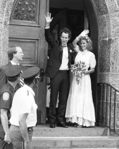 John McEnroe, Tatum Oneal wedding 1986 Long Island, NY.jpg